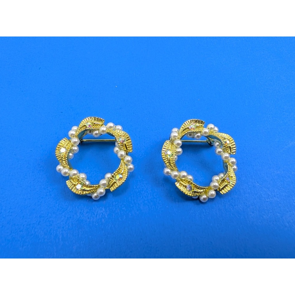 Gold Tone Circular Wreath Faux Pearl Accent Brooch Pin Matching Pair Set 1"